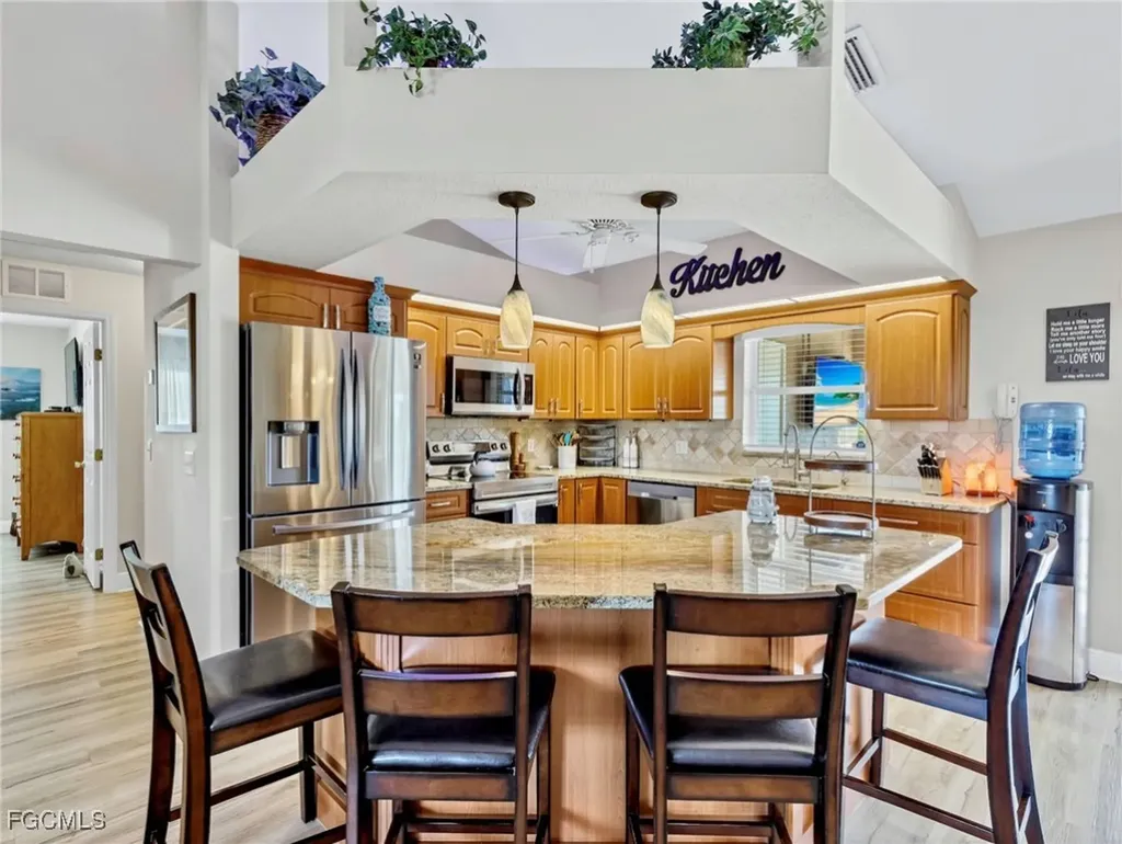 2707 NE 5th Place Cape Coral FL 33909