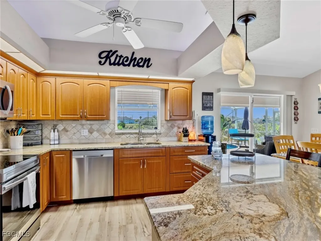 2707 NE 5th Place Cape Coral FL 33909