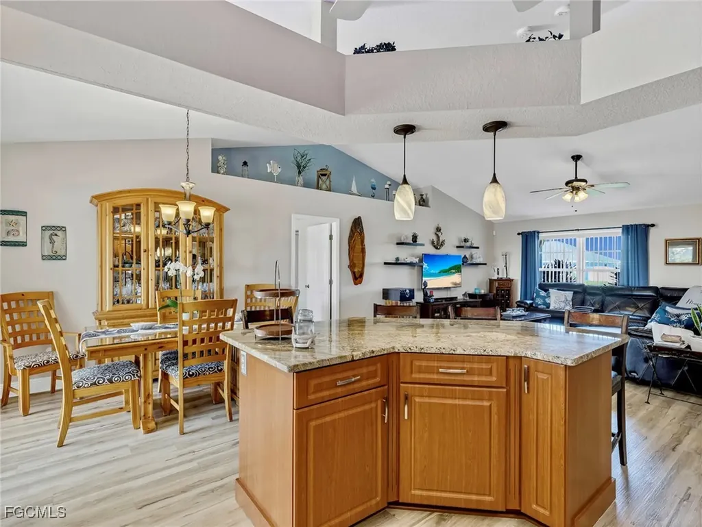 2707 NE 5th Place Cape Coral FL 33909