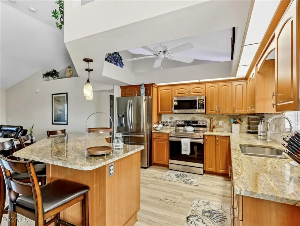 2707 NE 5th Place Cape Coral FL 33909