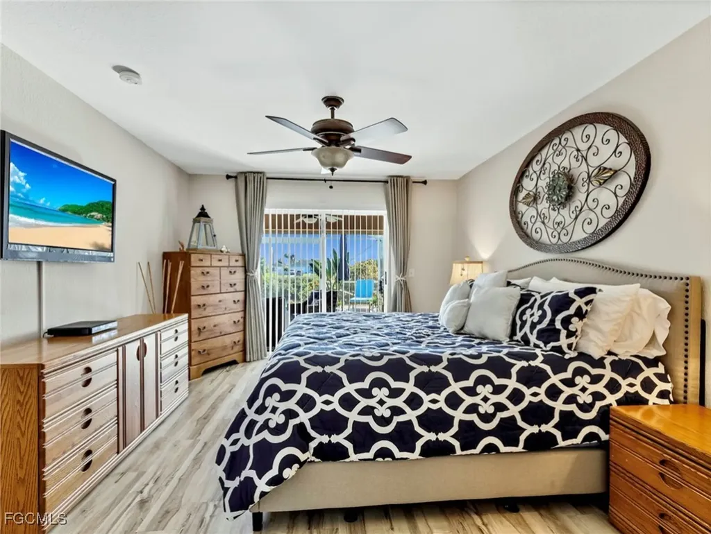 2707 NE 5th Place Cape Coral FL 33909