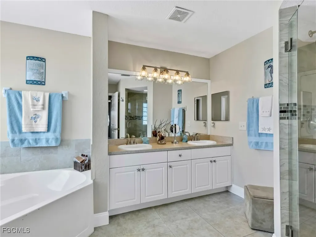 2707 NE 5th Place Cape Coral FL 33909