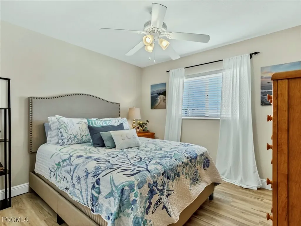 2707 NE 5th Place Cape Coral FL 33909