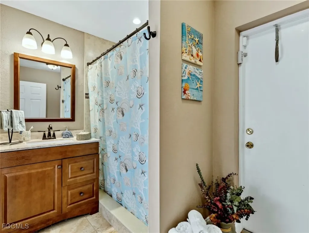 2707 NE 5th Place Cape Coral FL 33909