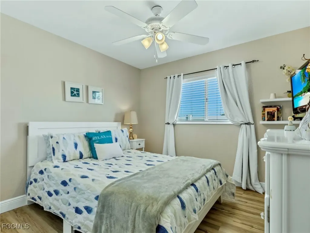 2707 NE 5th Place Cape Coral FL 33909