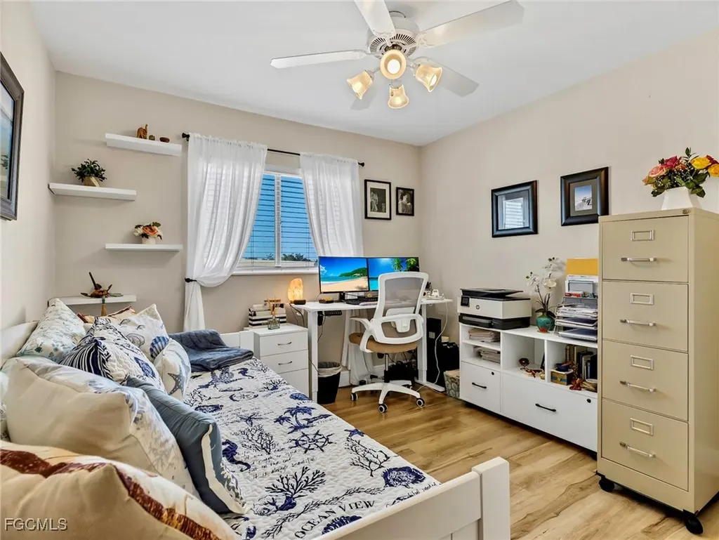 2707 NE 5th Place Cape Coral FL 33909