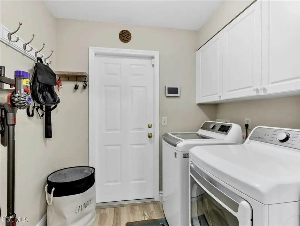 2707 NE 5th Place Cape Coral FL 33909