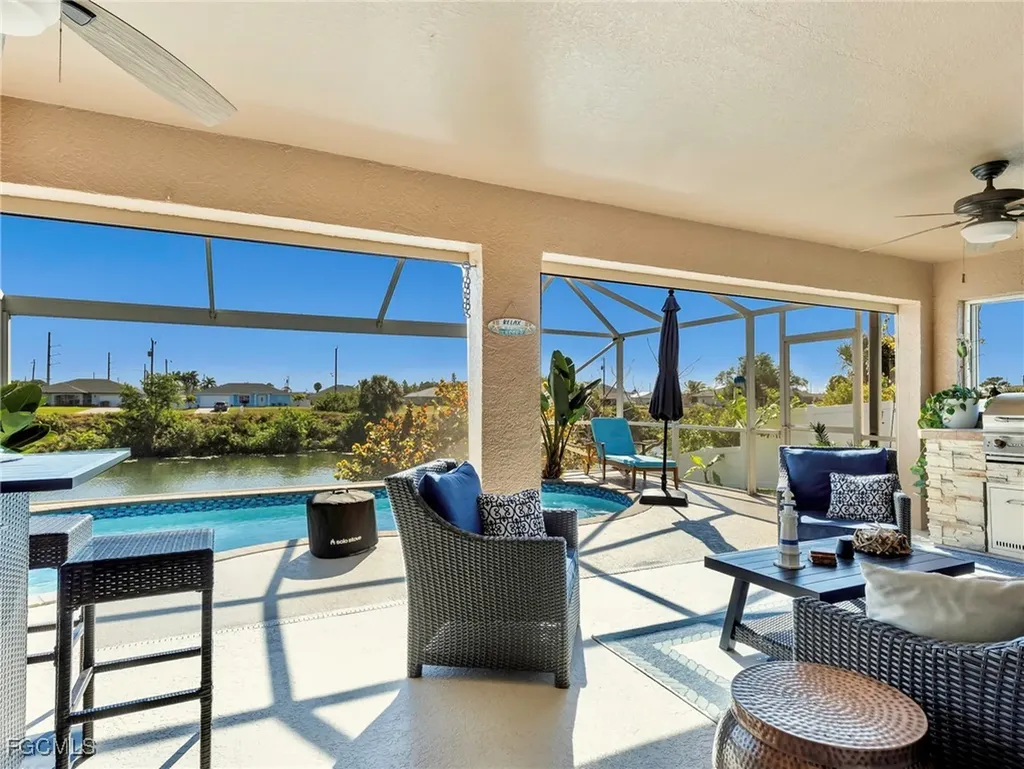 2707 NE 5th Place Cape Coral FL 33909