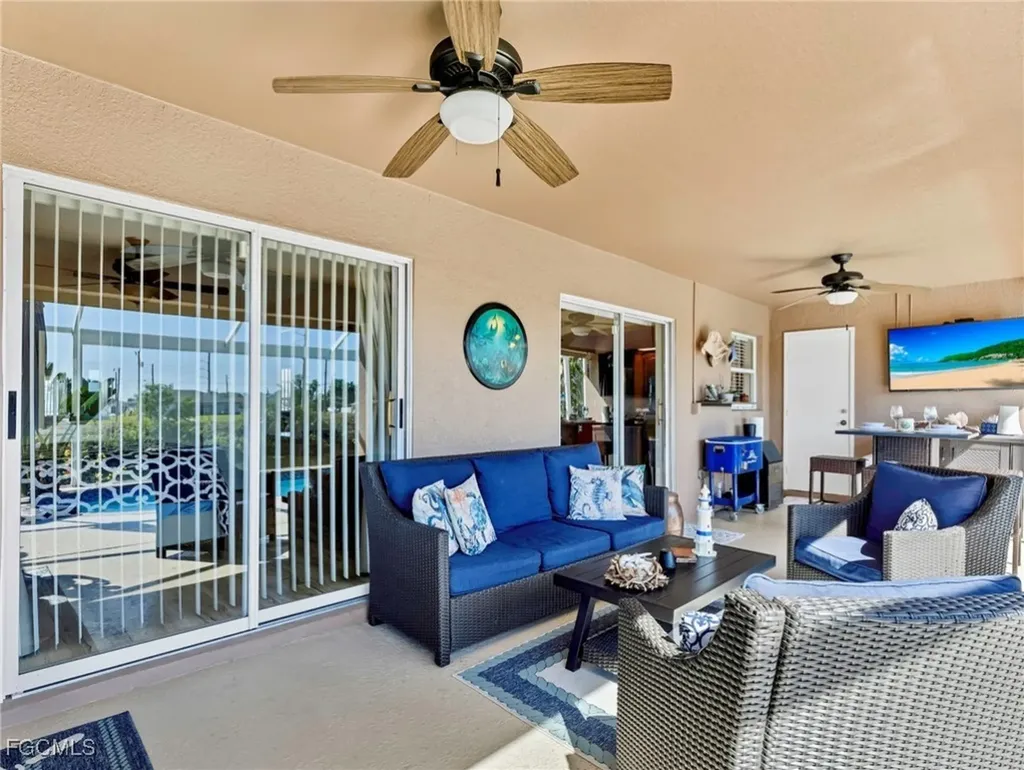 2707 NE 5th Place Cape Coral FL 33909