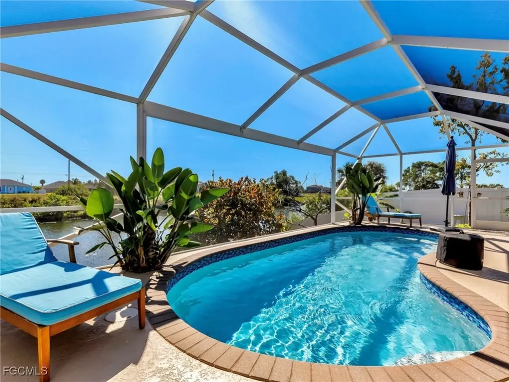 2707 NE 5th Place Cape Coral FL 33909