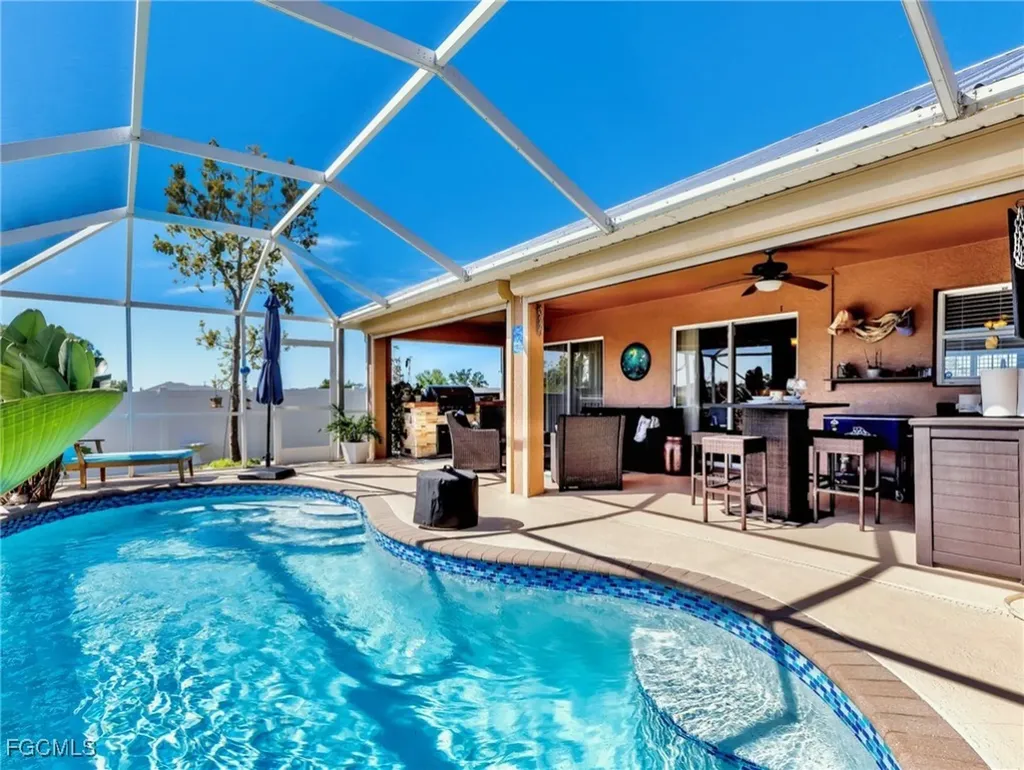 2707 NE 5th Place Cape Coral FL 33909