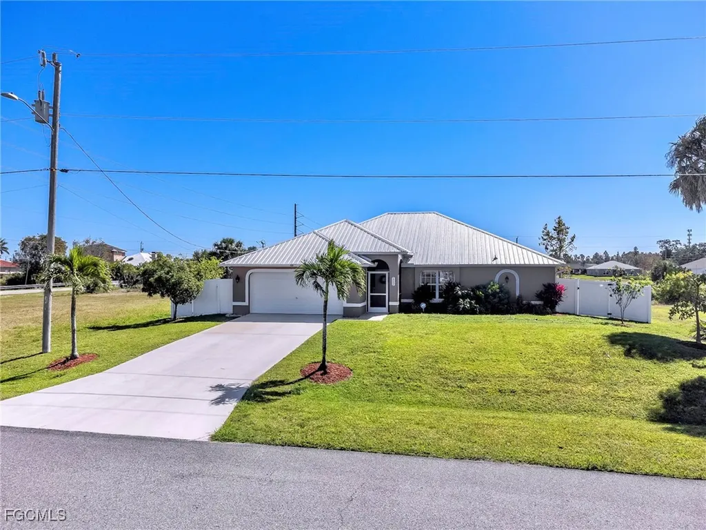 2707 NE 5th Place Cape Coral FL 33909