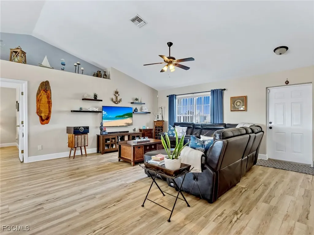 2707 NE 5th Place Cape Coral FL 33909