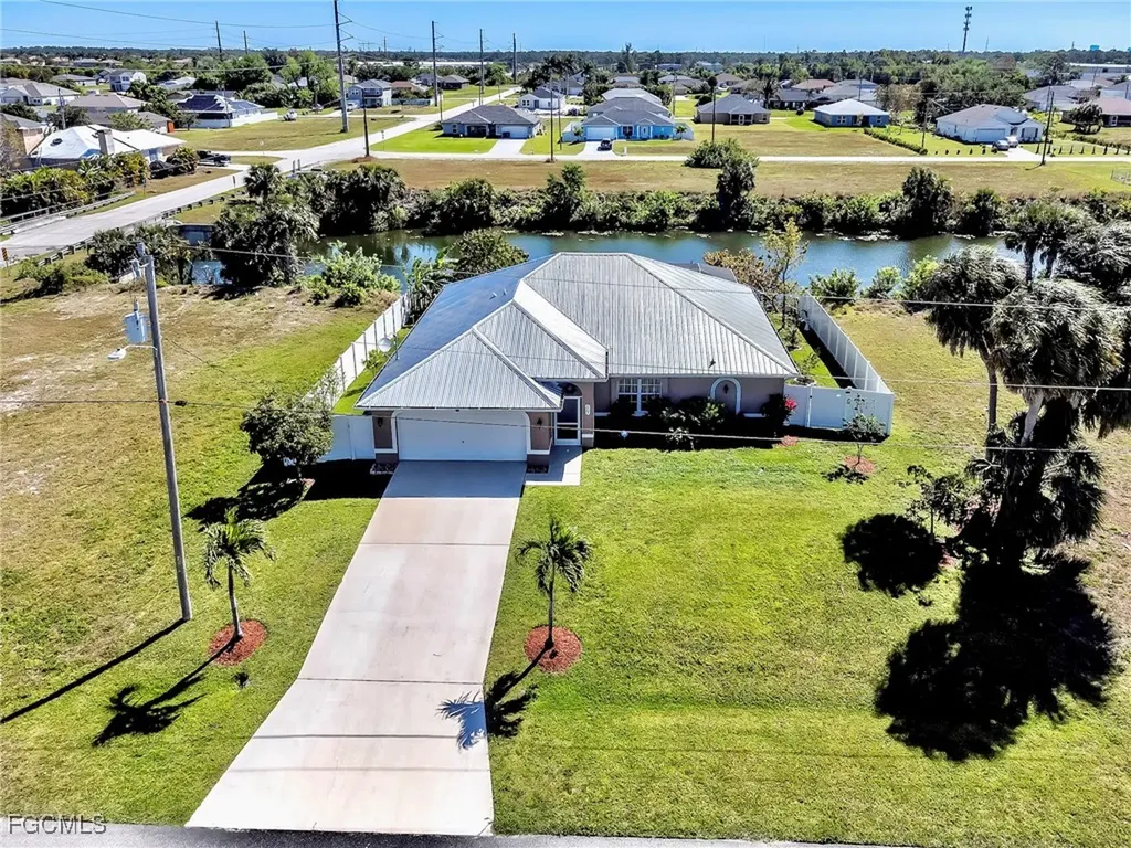 2707 NE 5th Place Cape Coral FL 33909