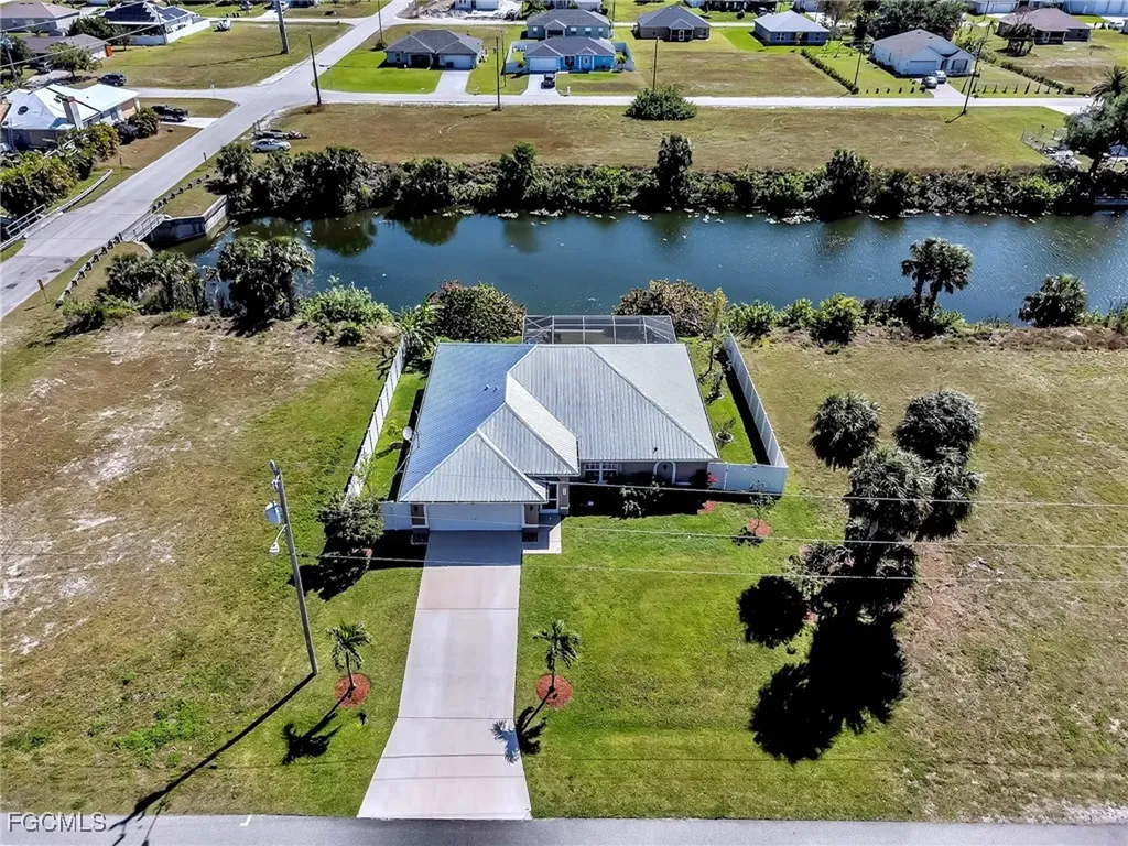 2707 NE 5th Place Cape Coral FL 33909