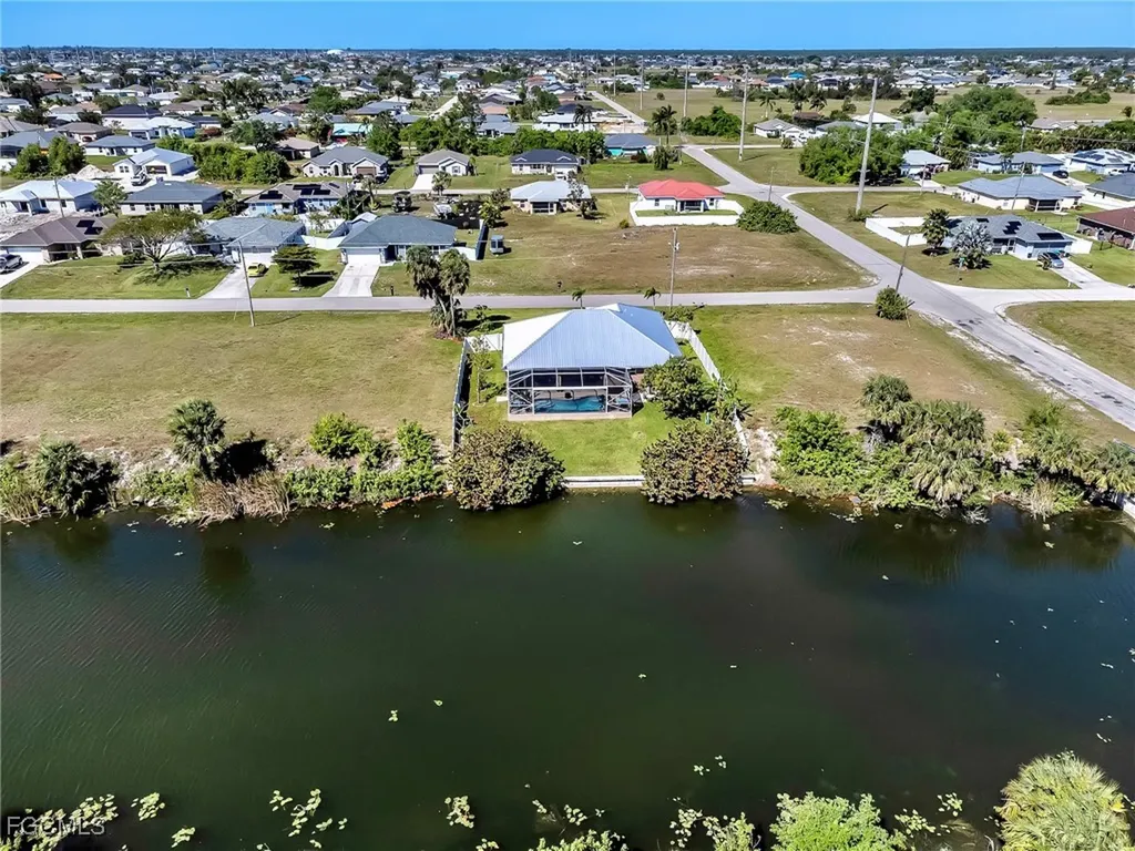 2707 NE 5th Place Cape Coral FL 33909
