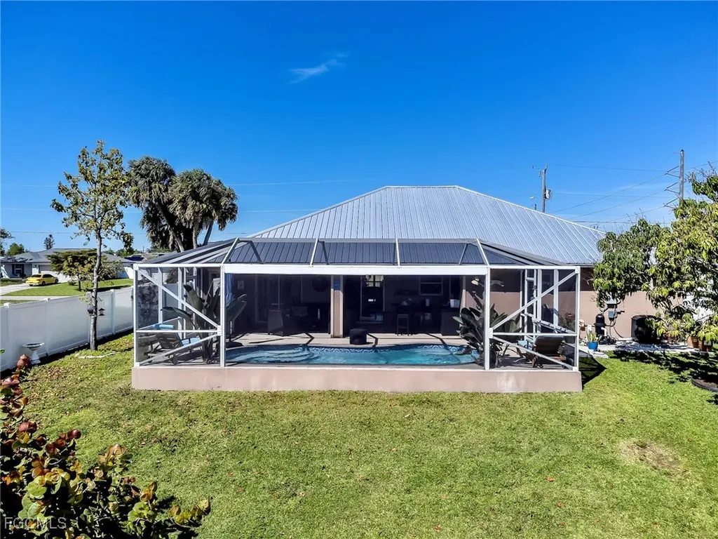 2707 NE 5th Place Cape Coral FL 33909