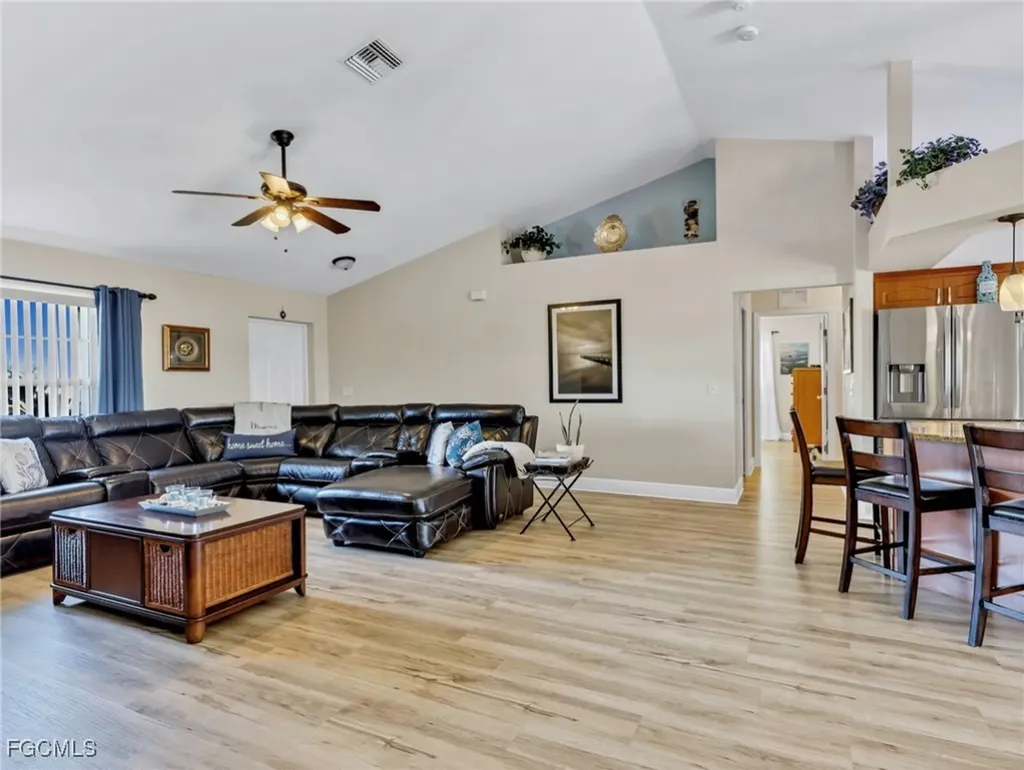 2707 NE 5th Place Cape Coral FL 33909