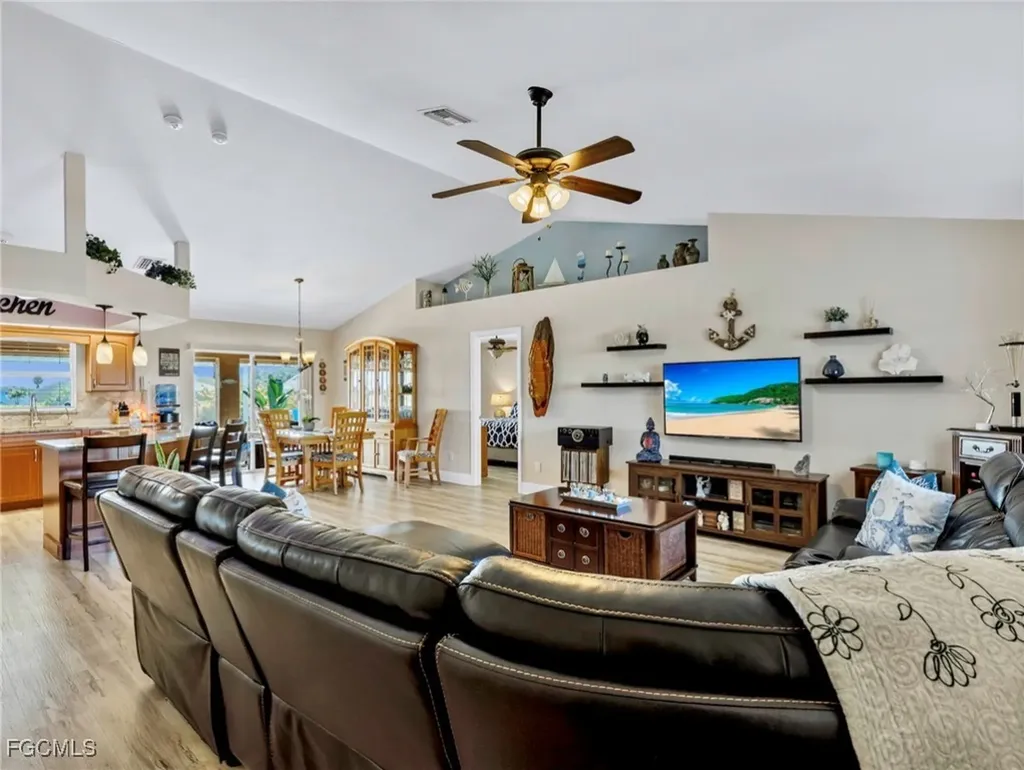 2707 NE 5th Place Cape Coral FL 33909