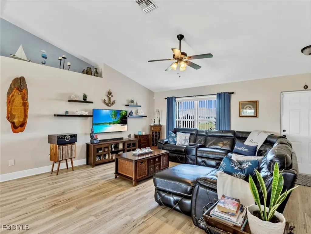 2707 NE 5th Place Cape Coral FL 33909