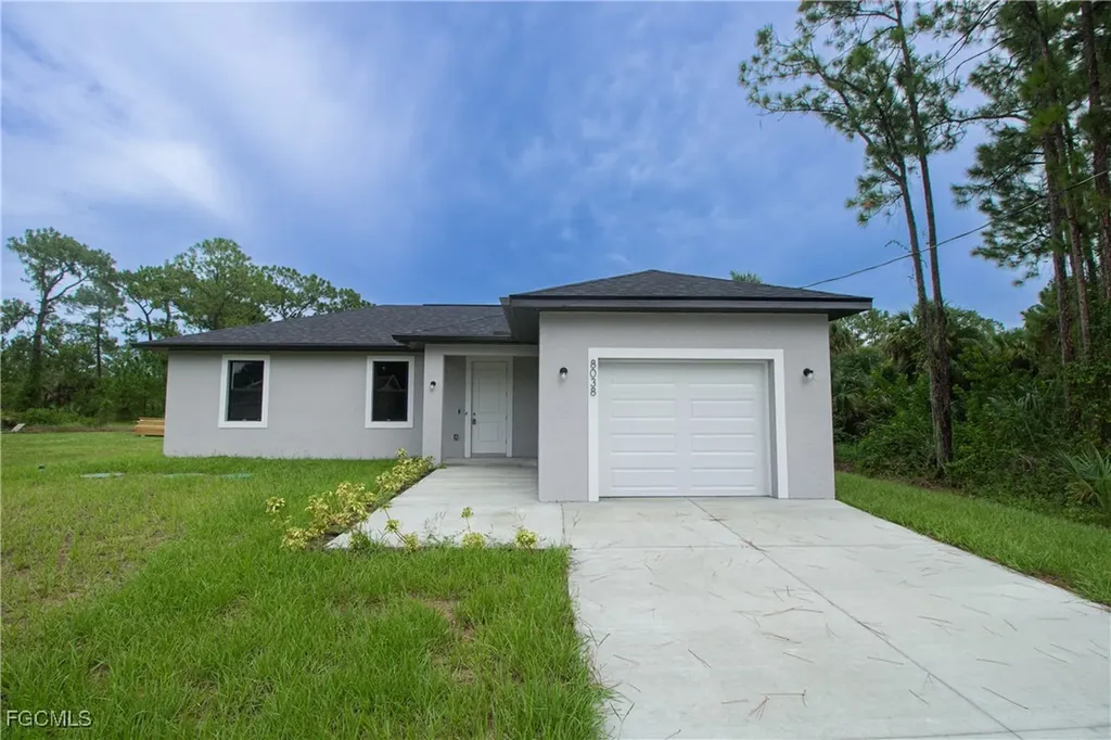8038 Rolling Circle Labelle FL 33935