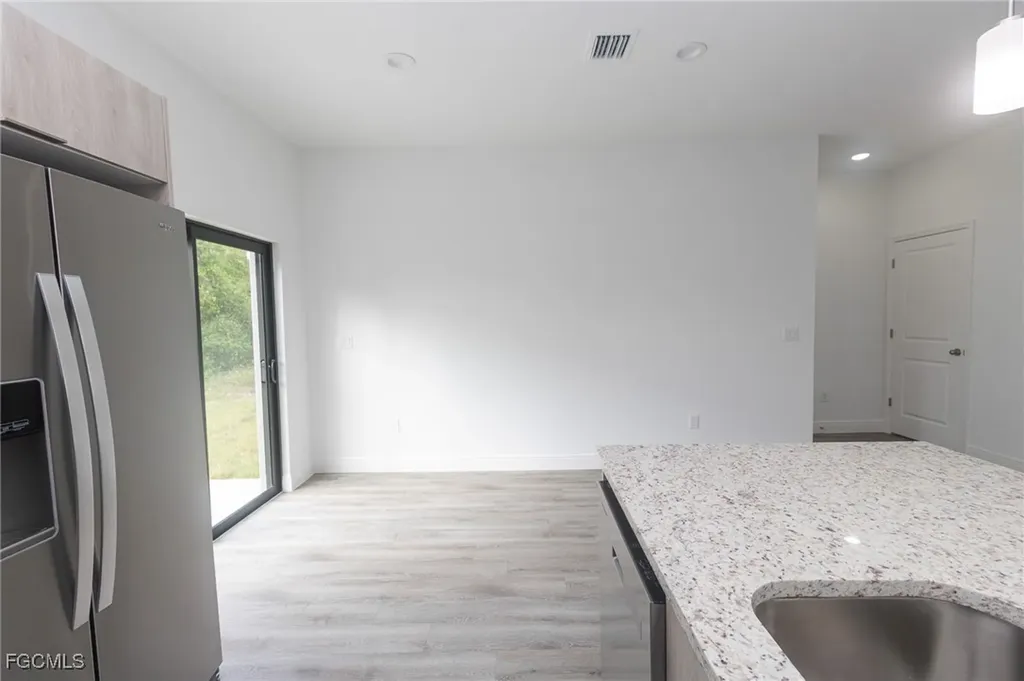 8038 Rolling Circle Labelle FL 33935