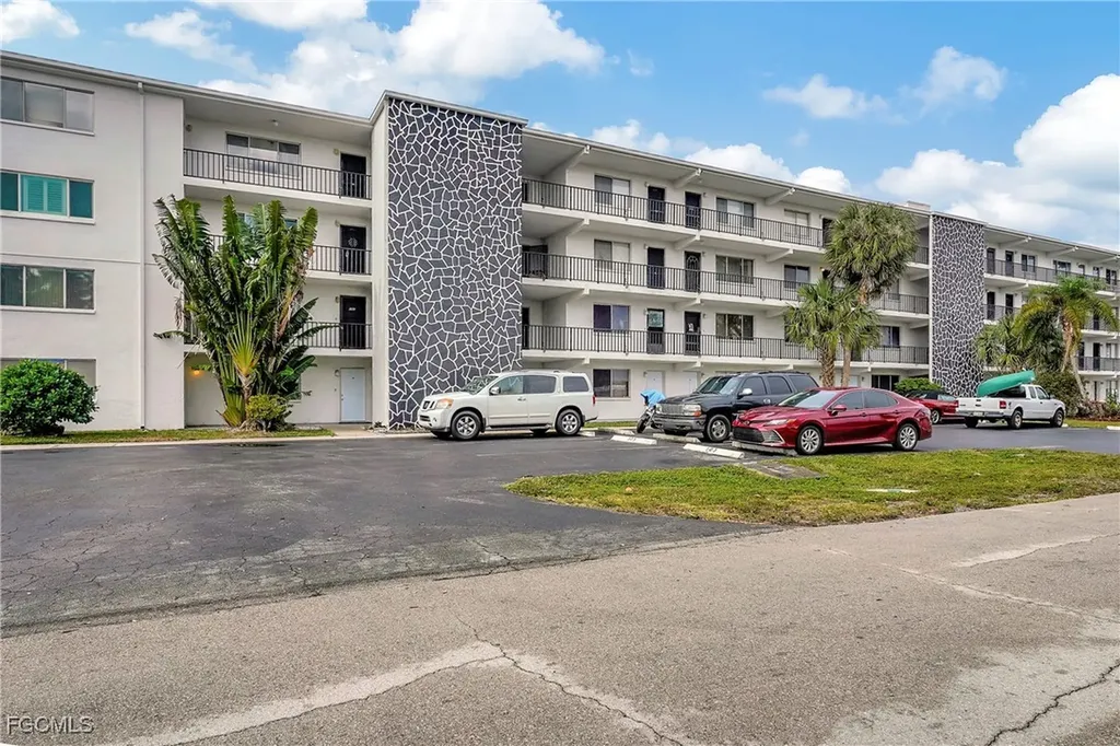 4906 Victoria Drive Cape Coral FL 33904