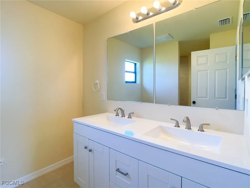 125 NE 7th Terrace Cape Coral FL 33909