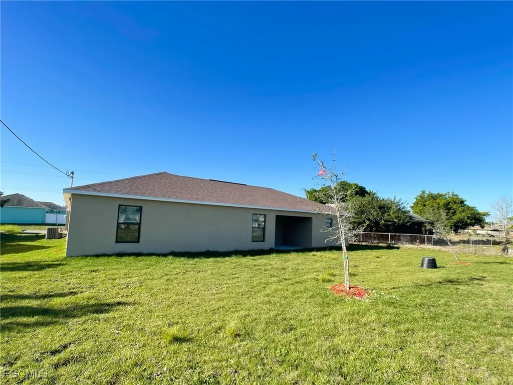 125 NE 7th Terrace Cape Coral FL 33909