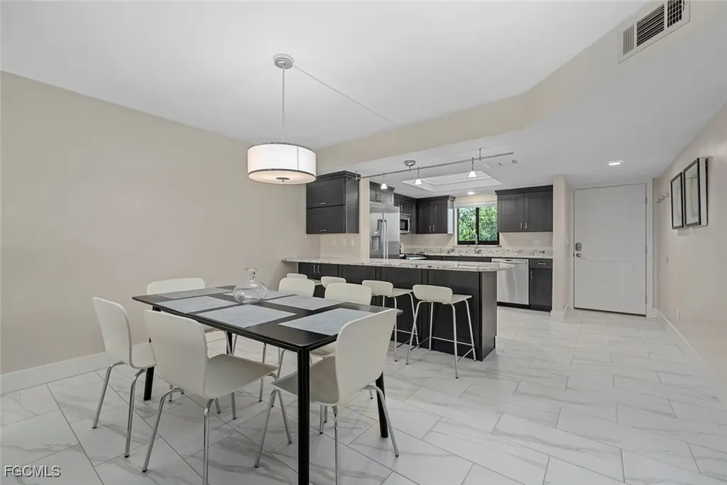 1919 Olde Middle Gulf Drive Sanibel FL 33957