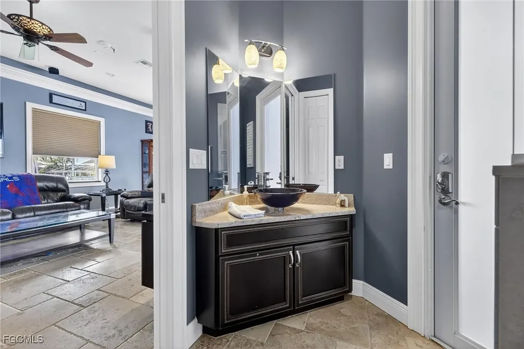 2123 SE 25th Lane Cape Coral FL 33904