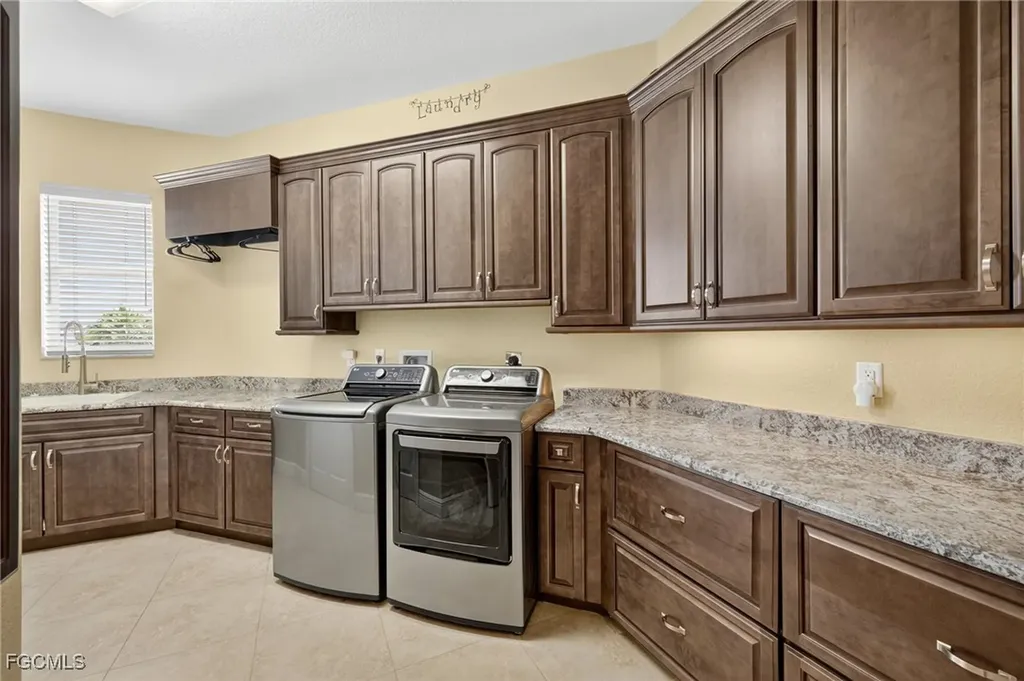 2123 SE 25th Lane Cape Coral FL 33904