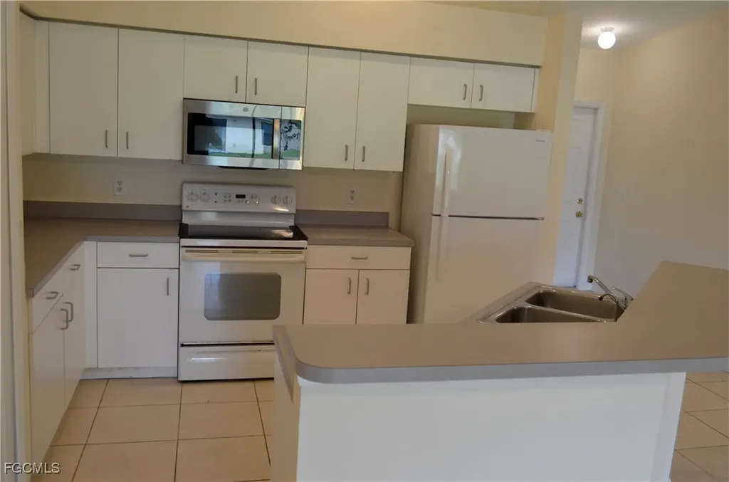 1325 SE 8th Avenue Cape Coral FL 33990