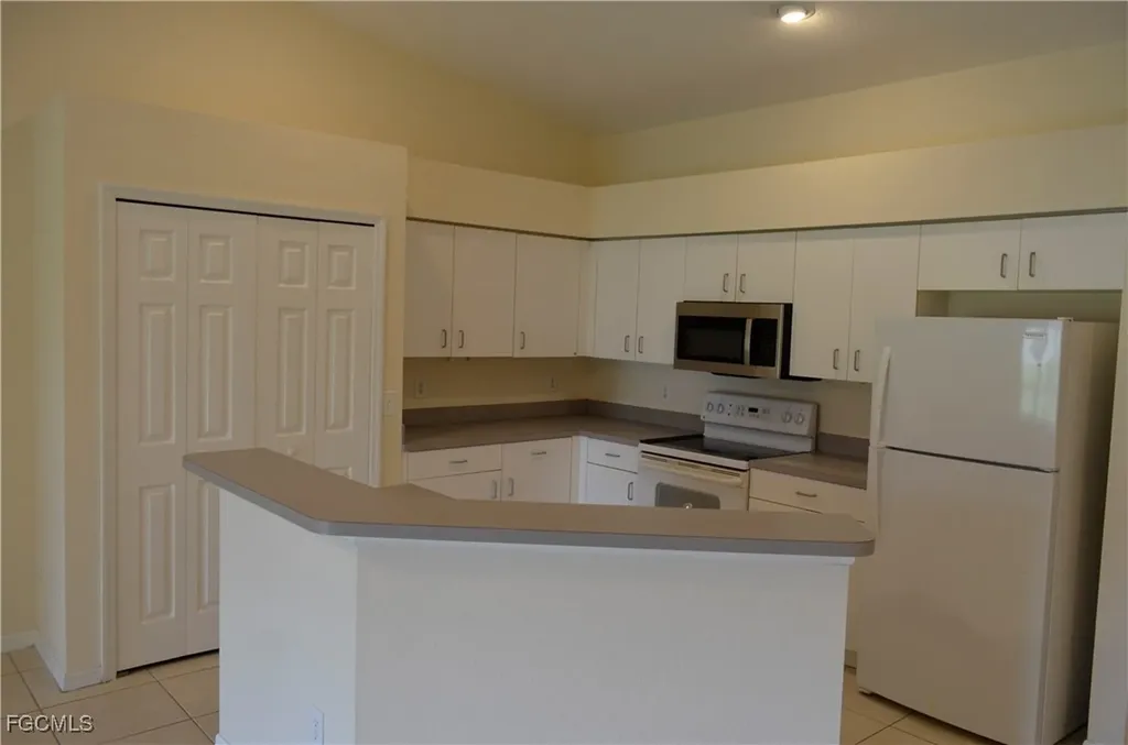1325 SE 8th Avenue Cape Coral FL 33990