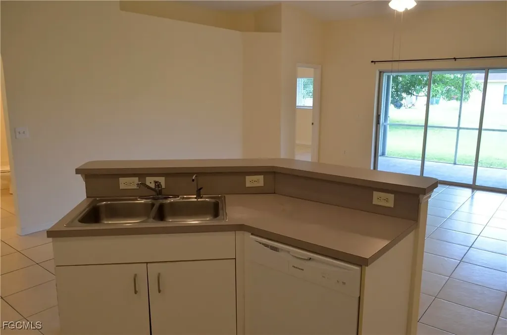 1325 SE 8th Avenue Cape Coral FL 33990