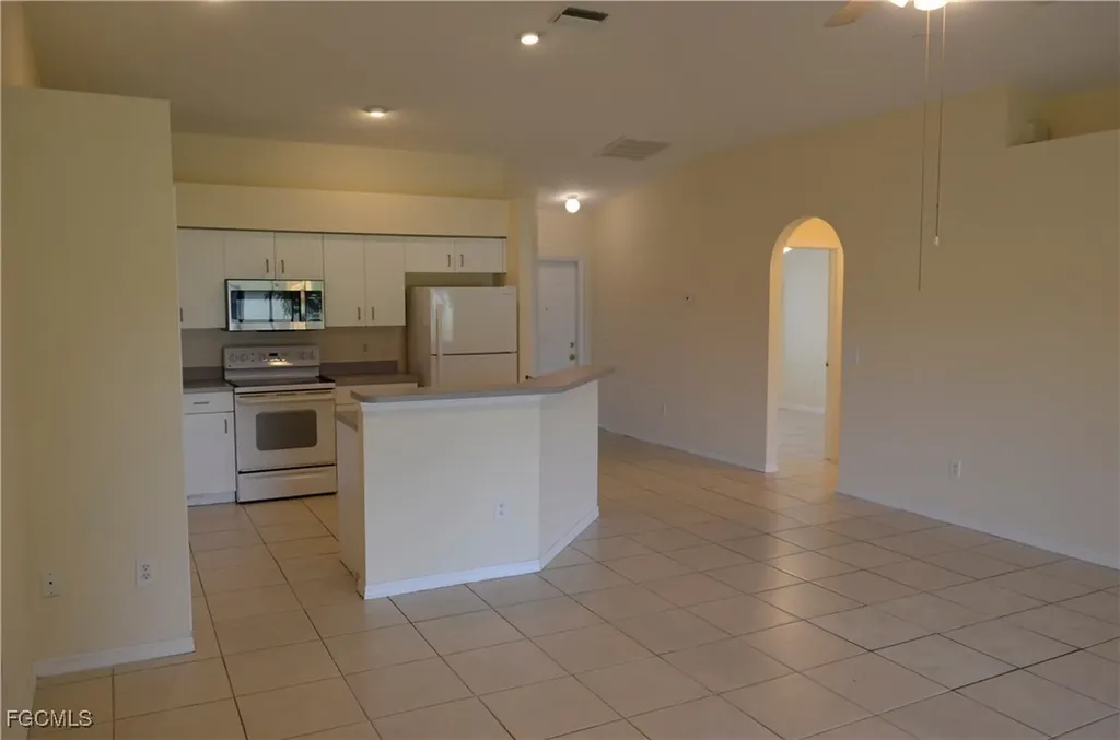 1325 SE 8th Avenue Cape Coral FL 33990
