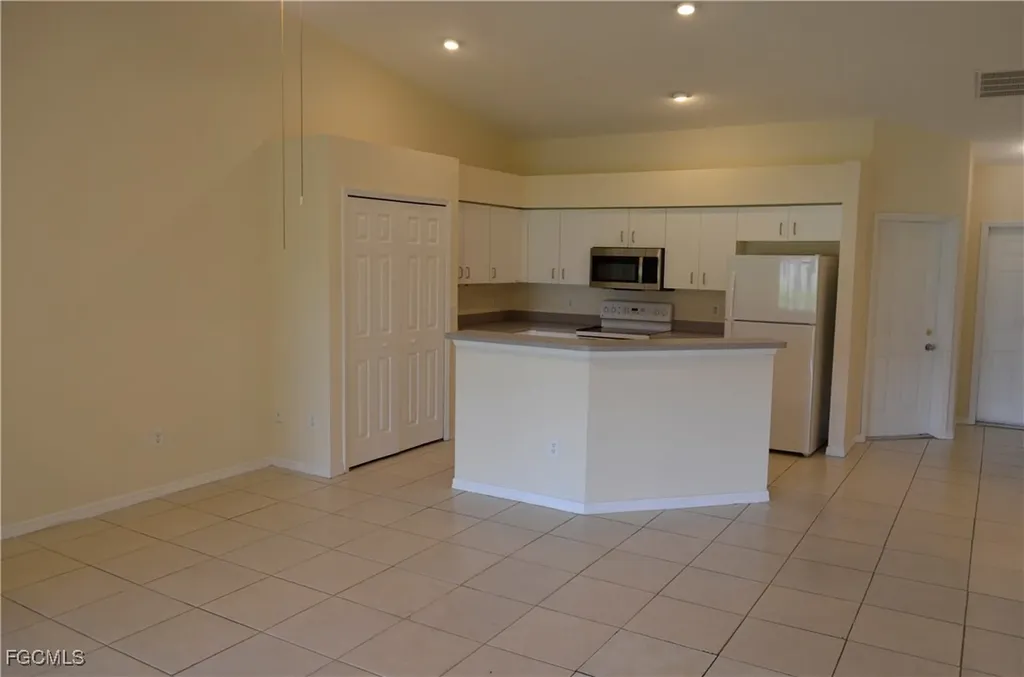 1325 SE 8th Avenue Cape Coral FL 33990