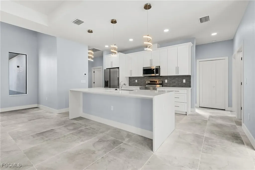 2242 NW 4th Street Cape Coral FL 33993