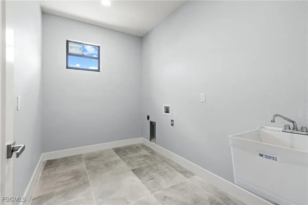 2242 NW 4th Street Cape Coral FL 33993