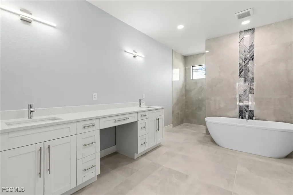 2242 NW 4th Street Cape Coral FL 33993