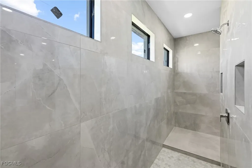 2242 NW 4th Street Cape Coral FL 33993