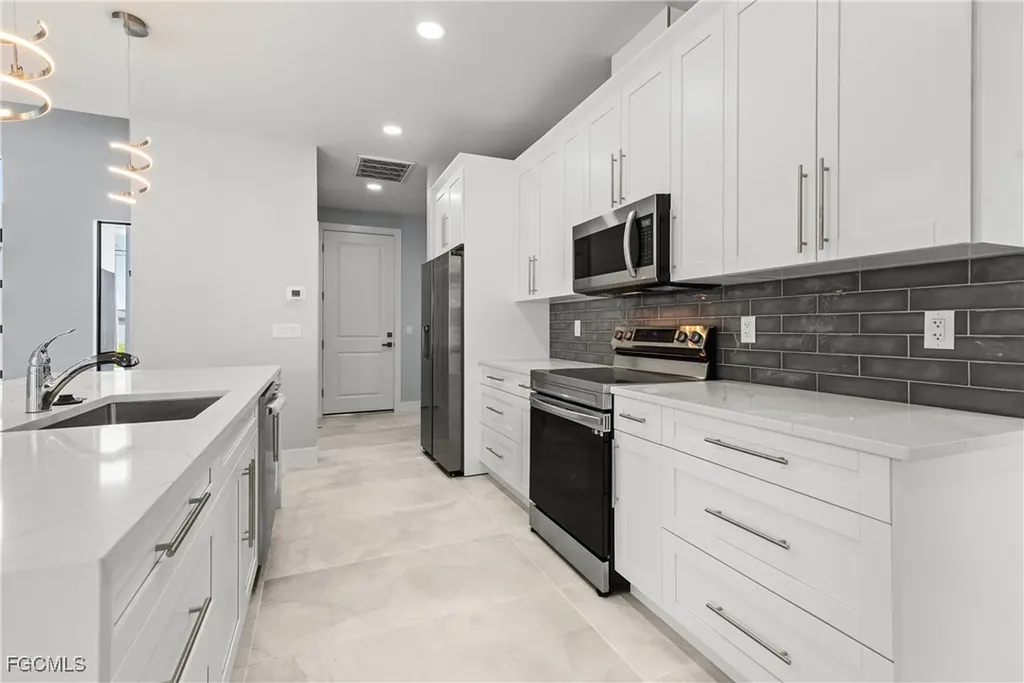 2242 NW 4th Street Cape Coral FL 33993