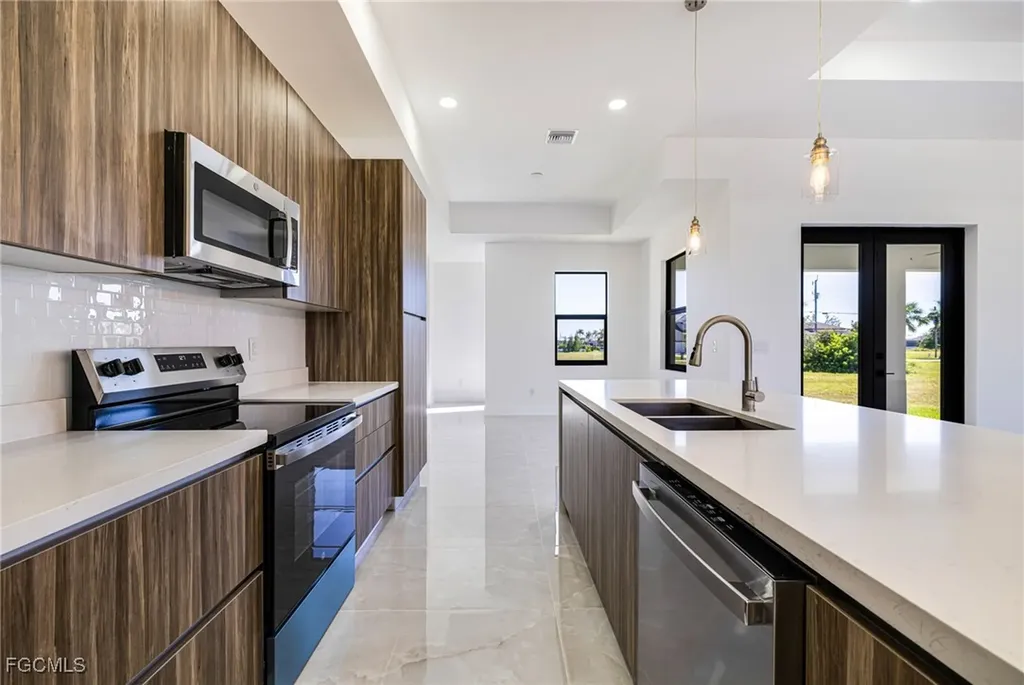 2833 NW 45th Place Cape Coral FL 33993