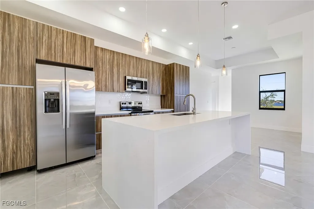 2833 NW 45th Place Cape Coral FL 33993