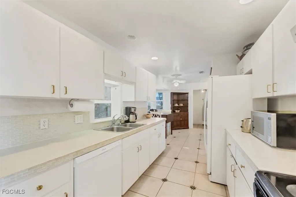 9366 Westminster Avenue Englewood FL 34224