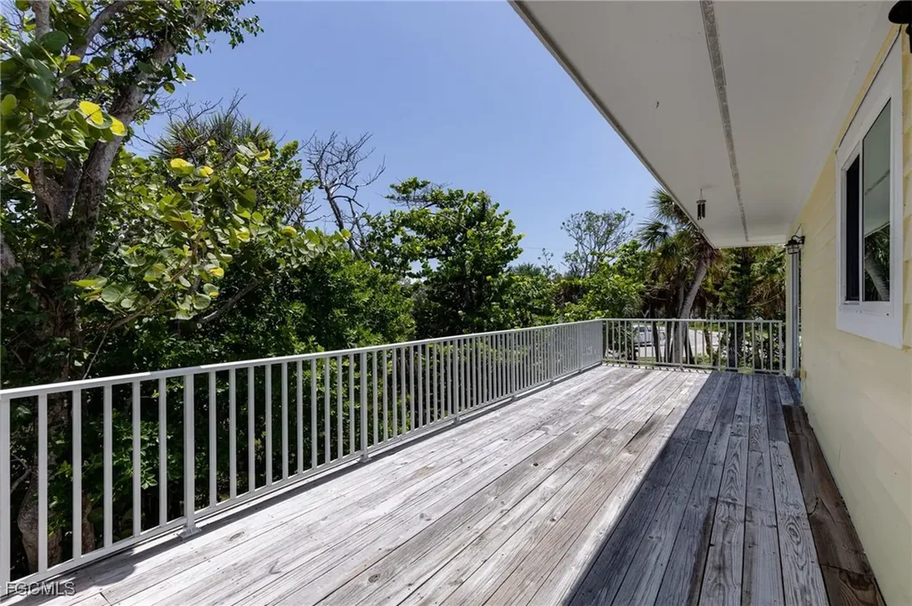 645 Oliva Street Sanibel FL 33957