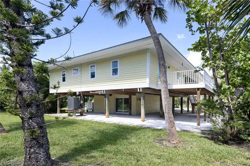 645 Oliva Street Sanibel FL 33957