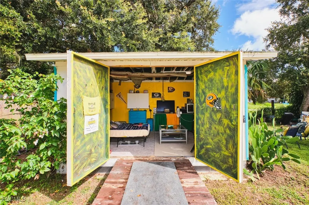 1106 Charles Street Moore Haven FL 33471