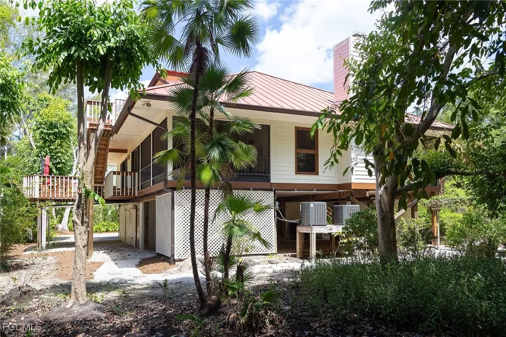 1345 Junonia Street Sanibel FL 33957