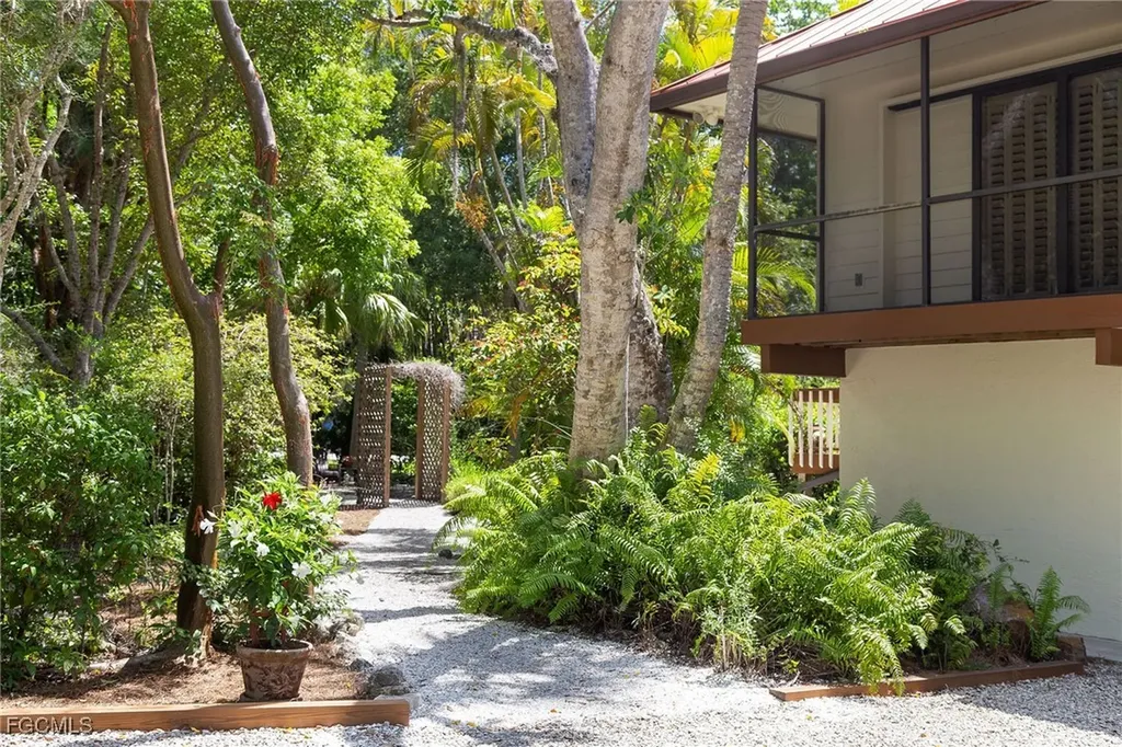 1345 Junonia Street Sanibel FL 33957